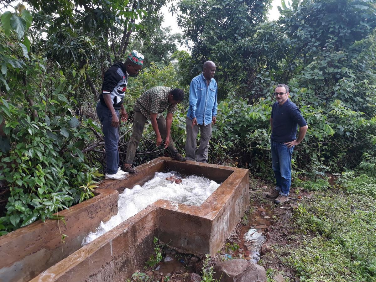 Suivi de l'AOI pour le projet d'approvisionnement en eau potable en Guinée utilisant des petites unités de traitement d'eau de surface