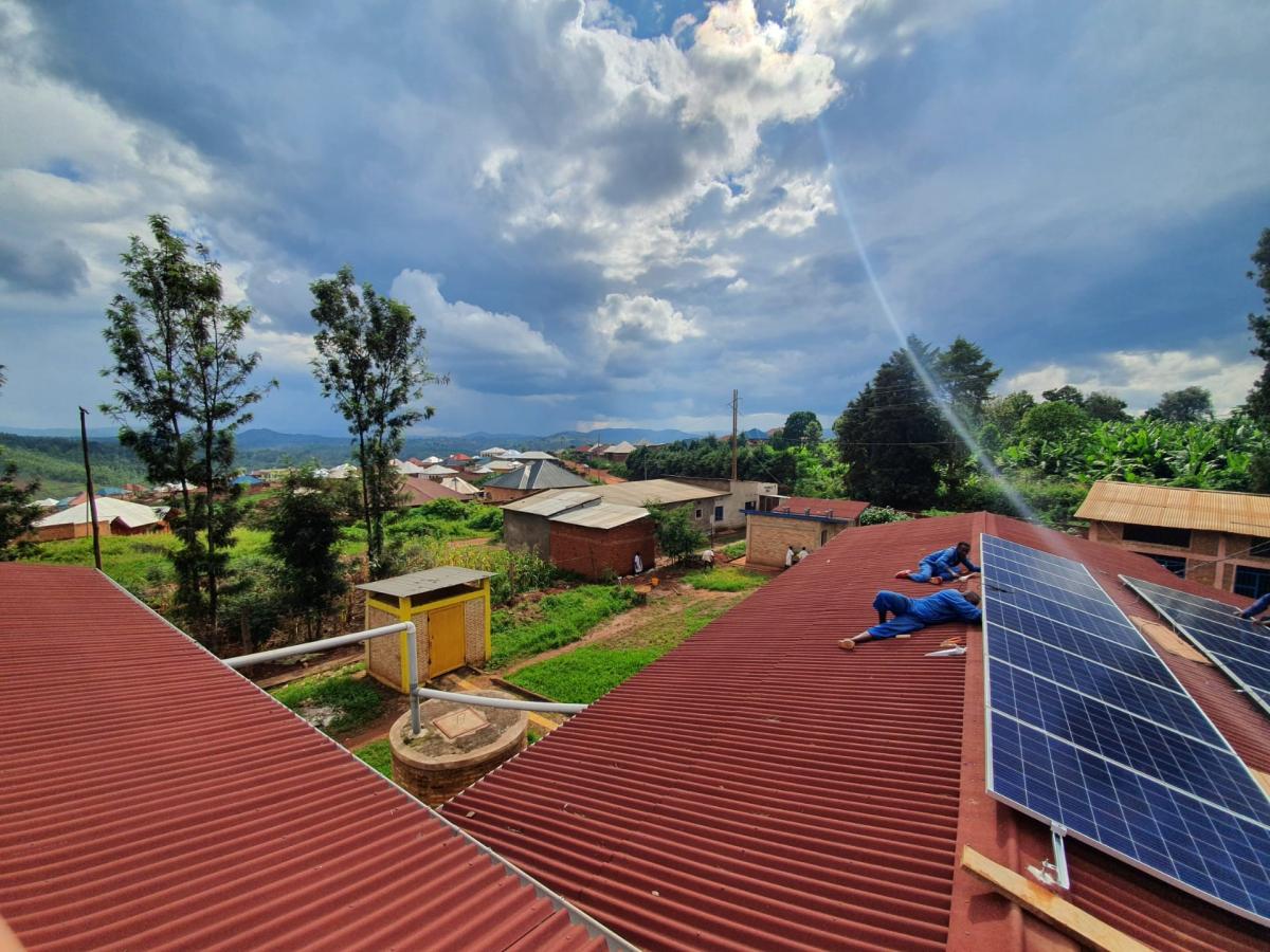 Formation pratique à la maintenance préventive des installations de back-up de l’énergie solaire au profit des Centres d’Enseignement des Métiers au B