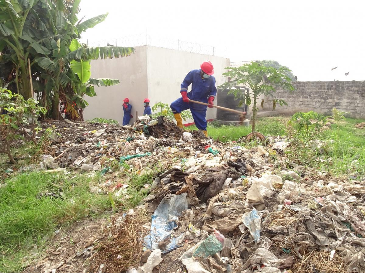 Uvira, RDC : Quand un dépotoir fait place à un champ de légumes pour améliorer la vie des prisonniers