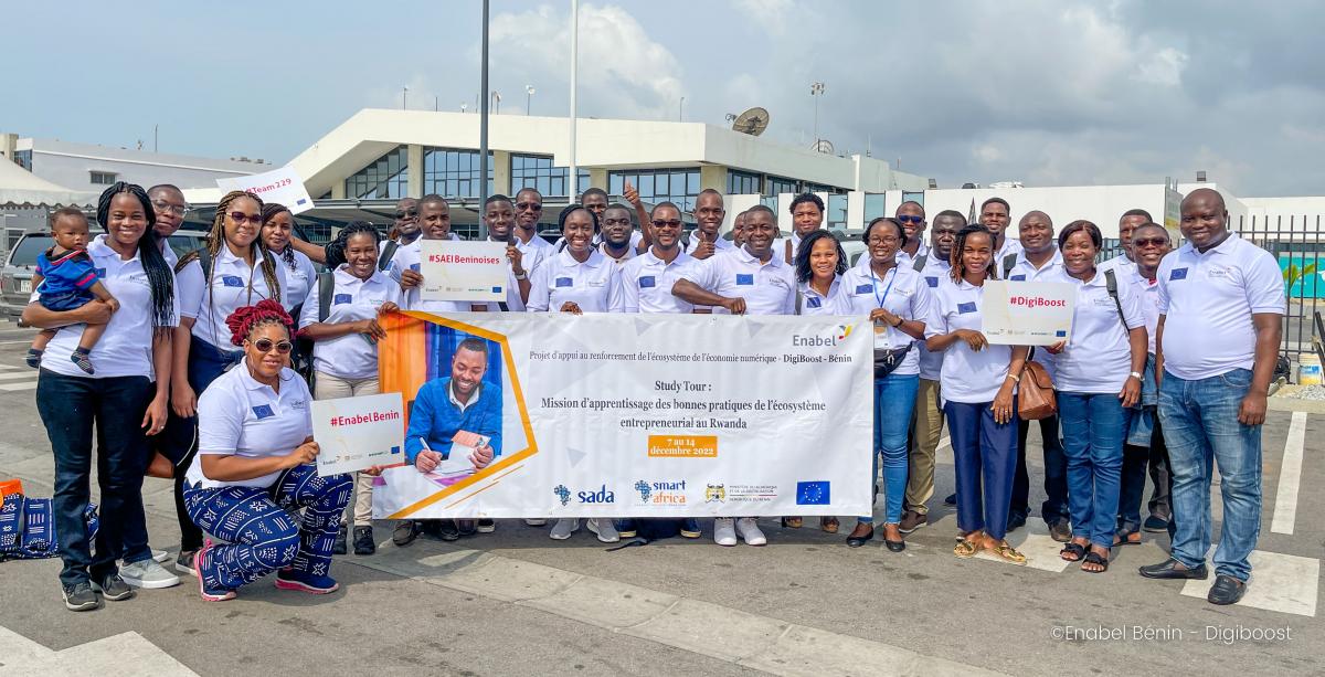 Smart Africa du Rwanda et Enabel au Bénin s'associent pour stimuler l'esprit d'entreprise axé sur la technologie à travers l'apprentissage par les pai