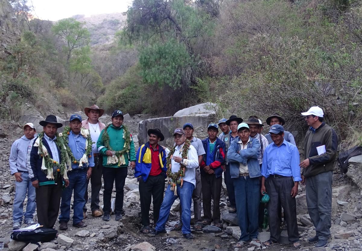 El Programa de Apoyo al Riego Comunitario y el Ministerio de Medio Ambiente y Agua empiezan la construcción de un sistema de microriego en  la comunid