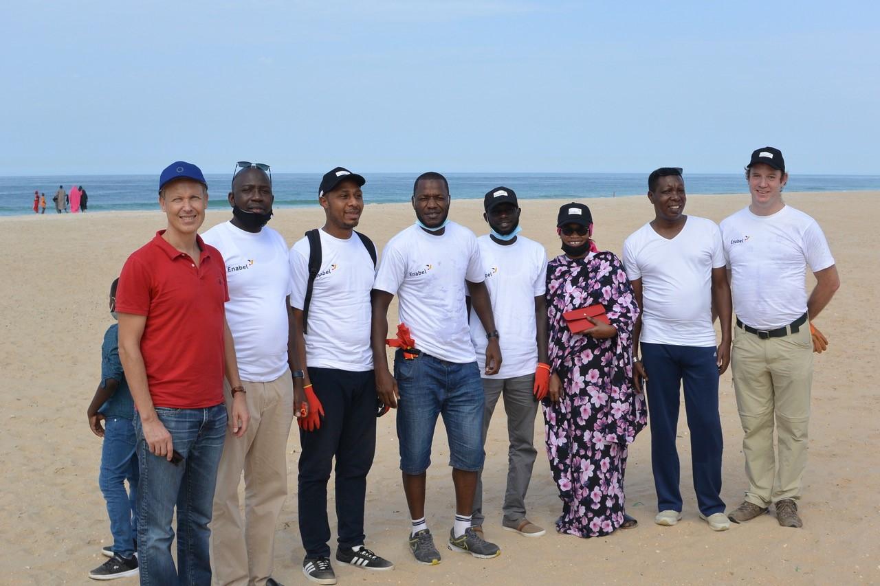 Enabel sensibilise en répondant présent au Beach CleanUp!