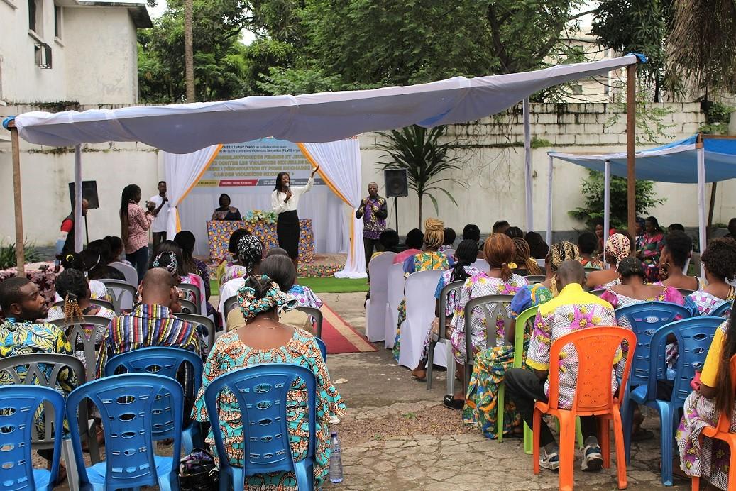 Les femmes et jeunes filles malentendantes brisent le silence  