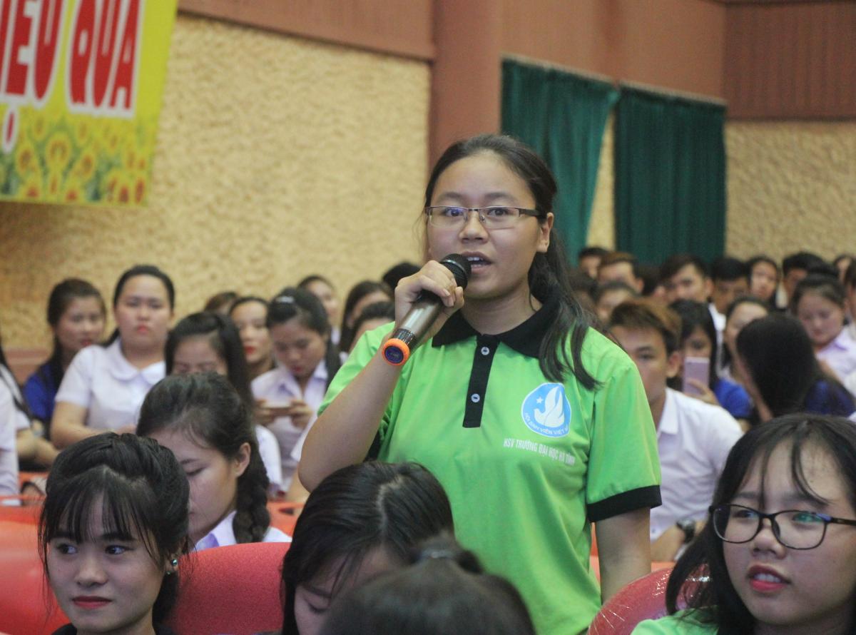 Students of Ha Tinh University participated in the forum “Climate Change and responsibilities of the youth”